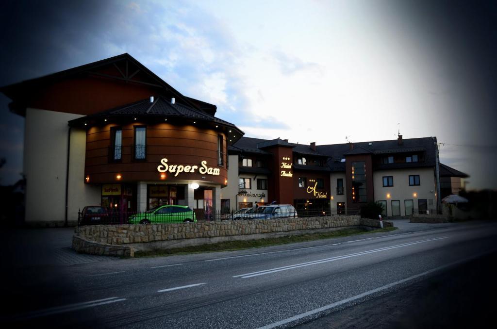 Hotel Azalia & Spa Niepołomice Exterior foto